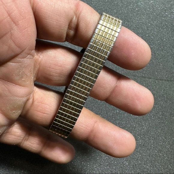 Helbros Ladies Quartz Watch Gold Tone Black Dial Stretch Band Working 26341 - Picture 5 of 11